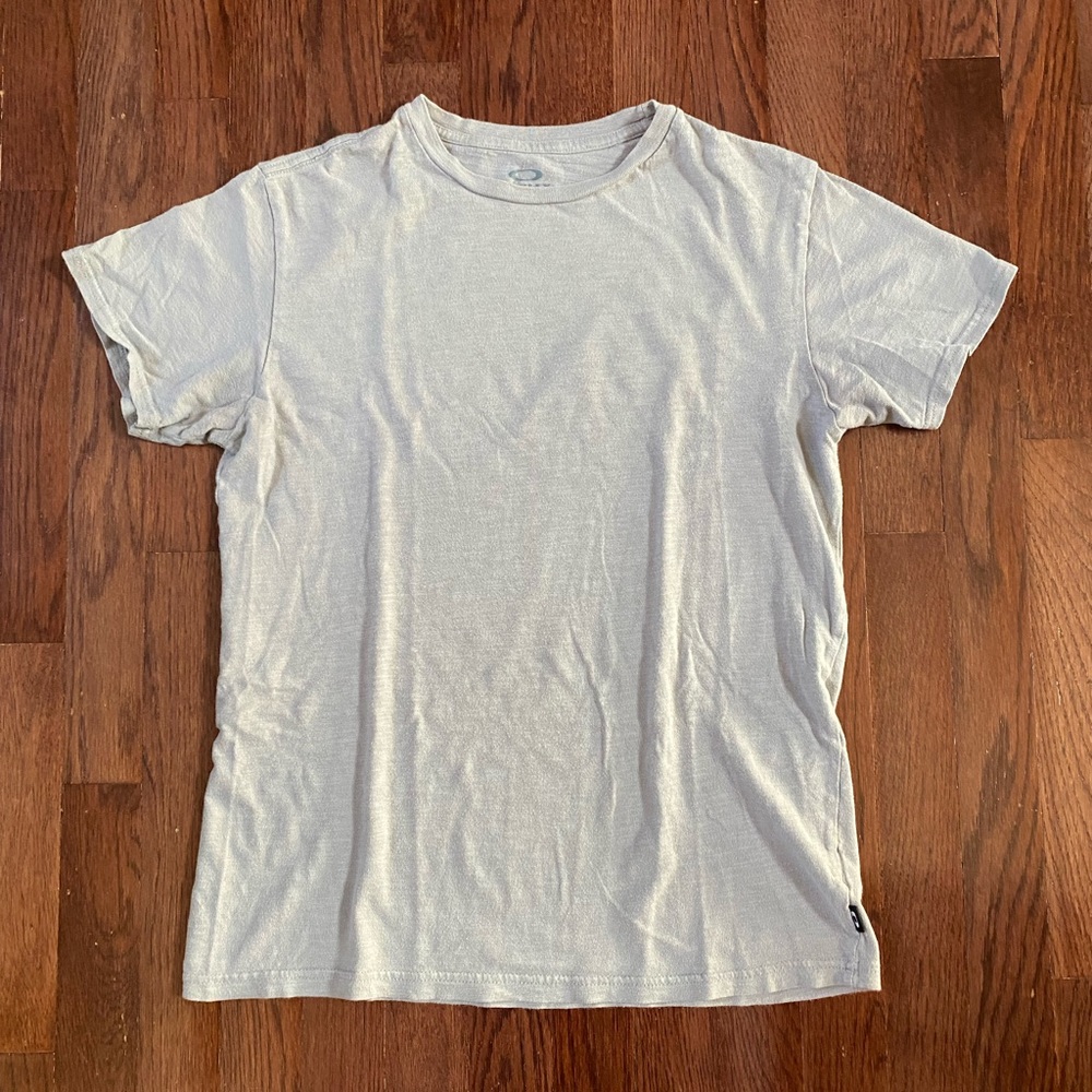 Men’s Oakley T-shirt